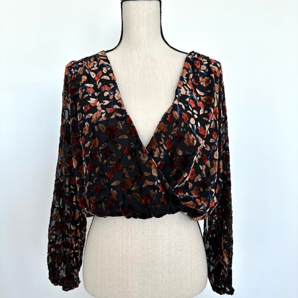 ASTR The Label Black Rust Floral V Neck Long Sleeve Top - Picture 4 of 8